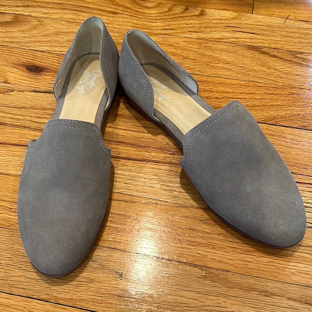 Size 8.5 Grey Suede Crown Vintage Flat